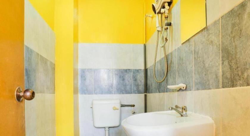 Oyo 89406 Lucky Budget Hotel Nilai Luaran gambar